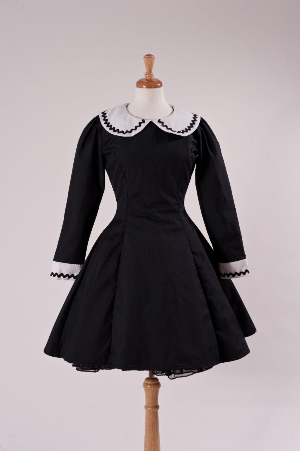 lace peter pan collar dress