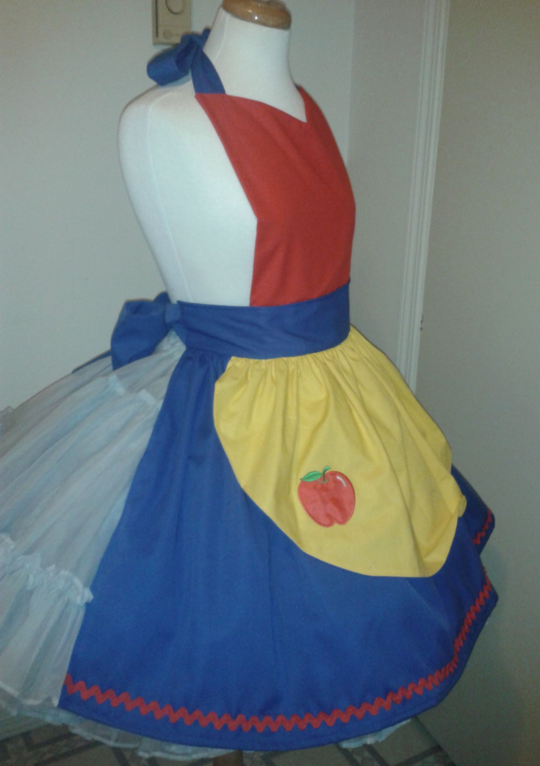 snow white apron